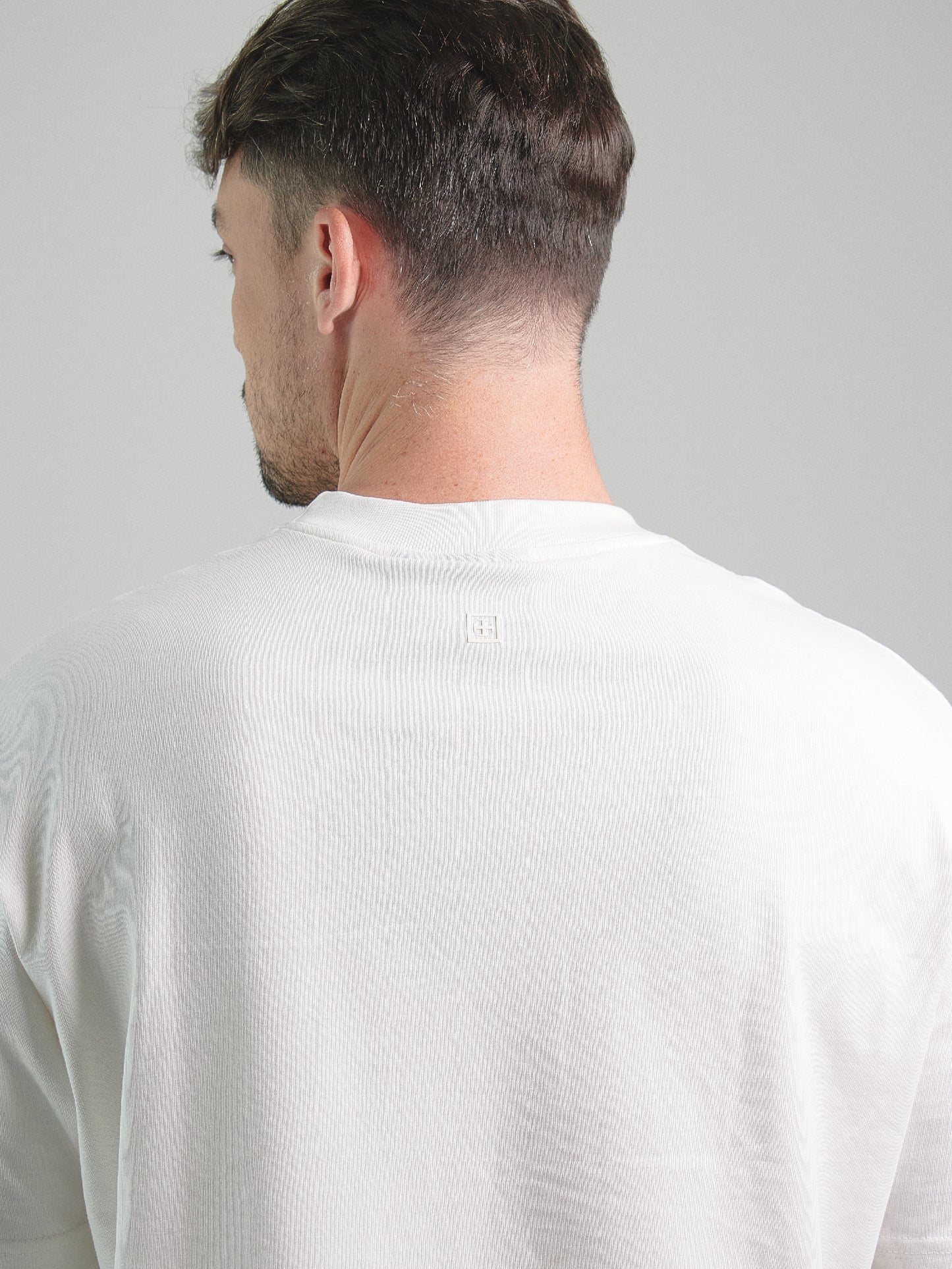 REGULAR FIT TOV TONO A TONO - CREMA