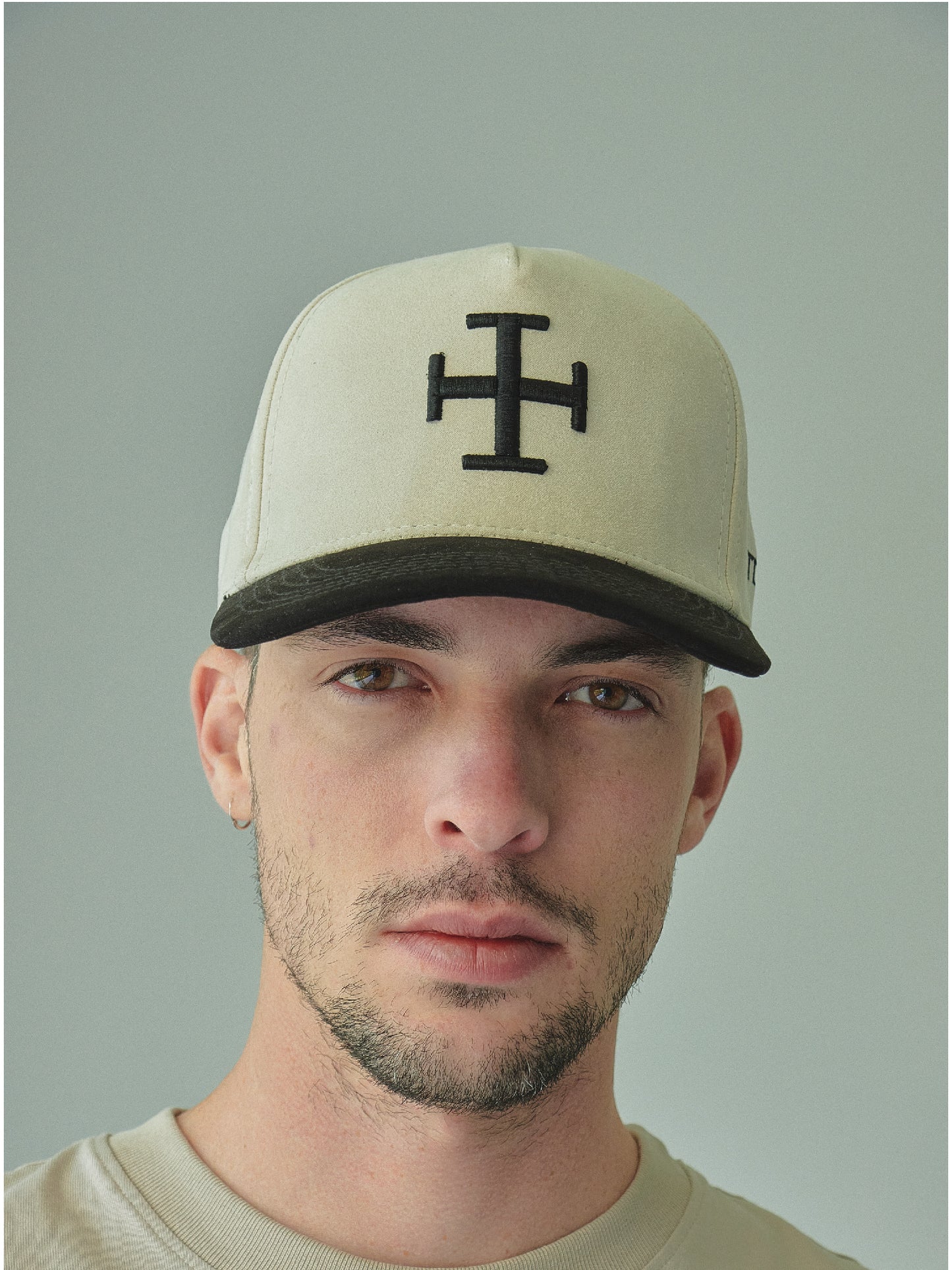 GORRA TOV - NEGRO/BEIGE