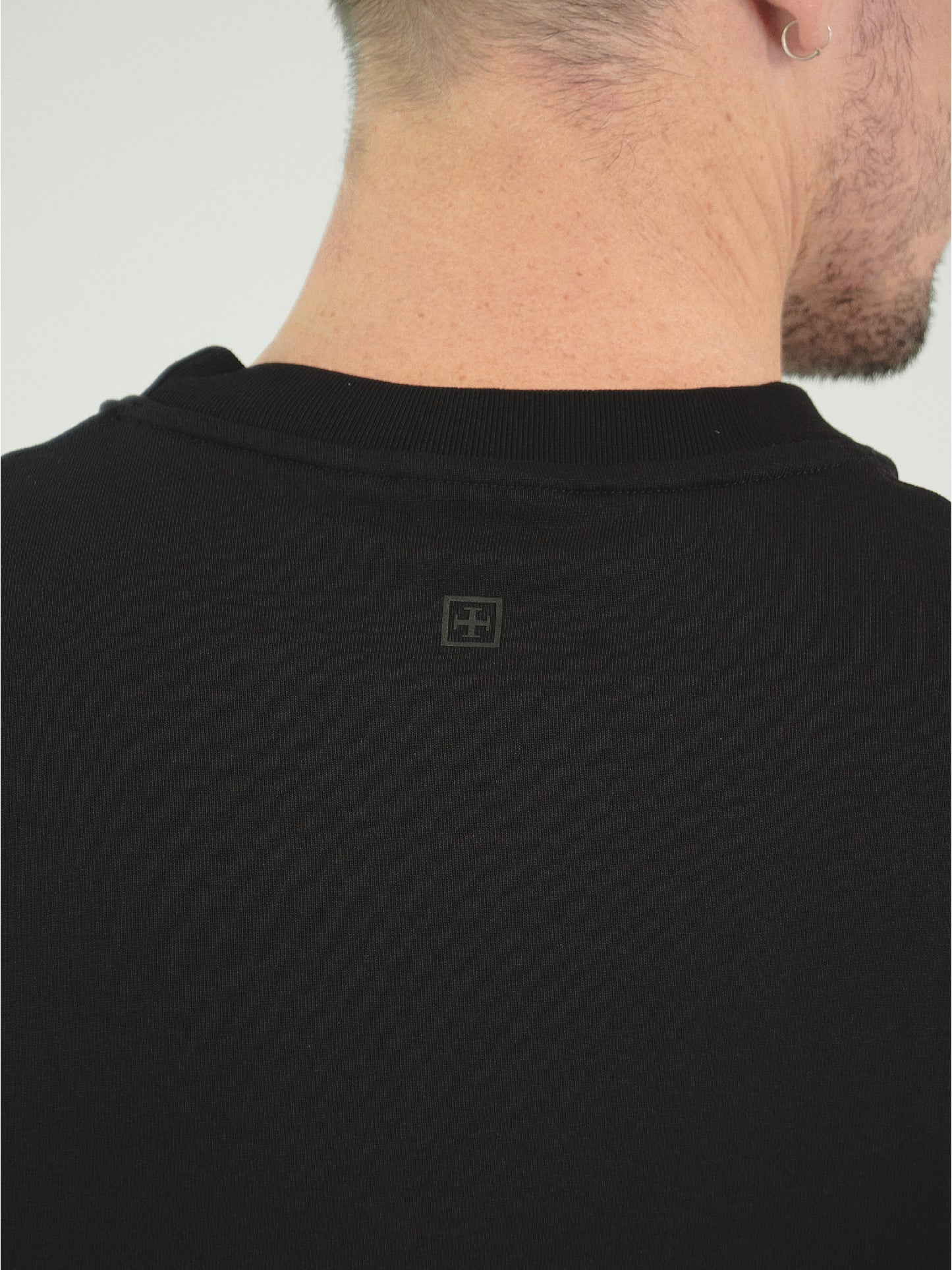 REGULAR FIT TOV TONO A TONO - NEGRO