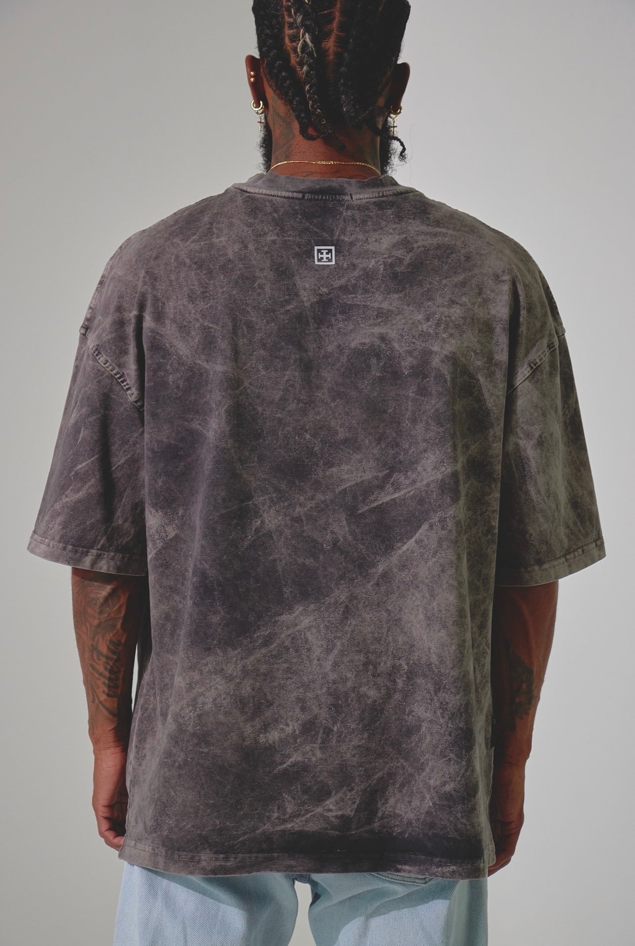 CAMISETA OVERSIZE ACID WASH BASICA - NEGRA