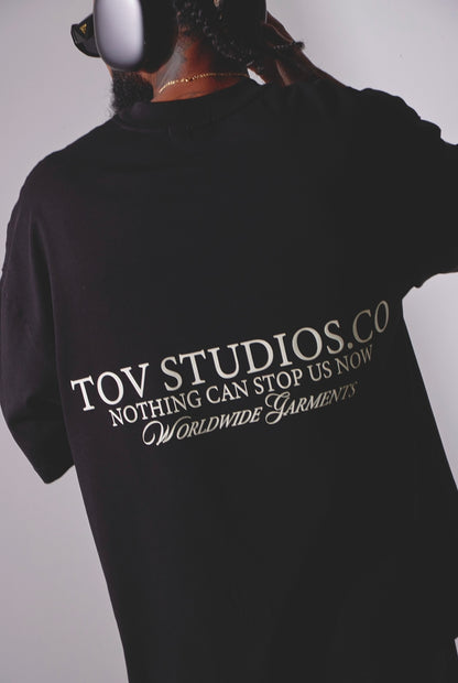 CAMISETA OVERSIZE TOV STUDIOS.CO - NEGRO