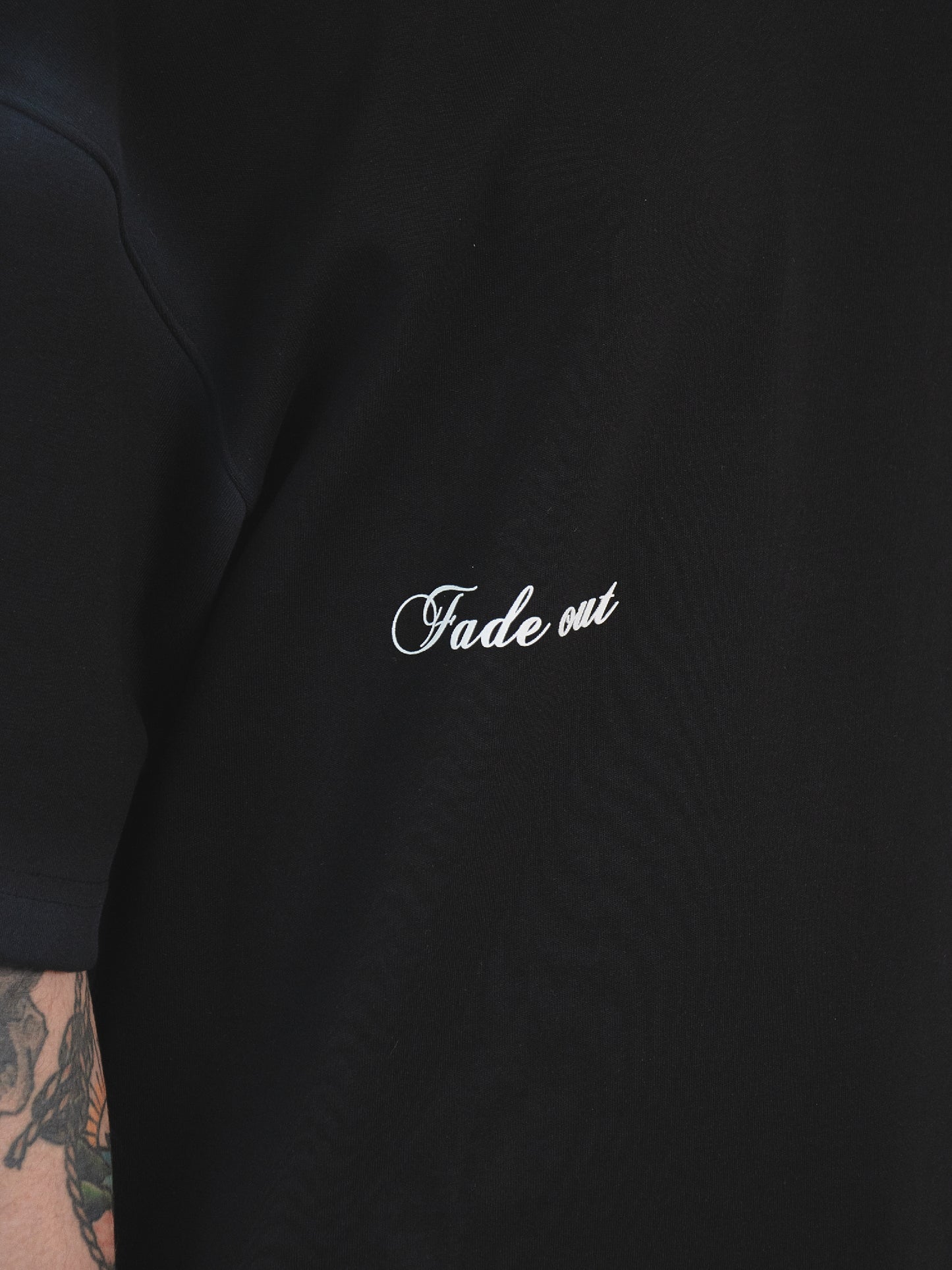 CAMISETA OVERSIZED PINTADA - NEGRA