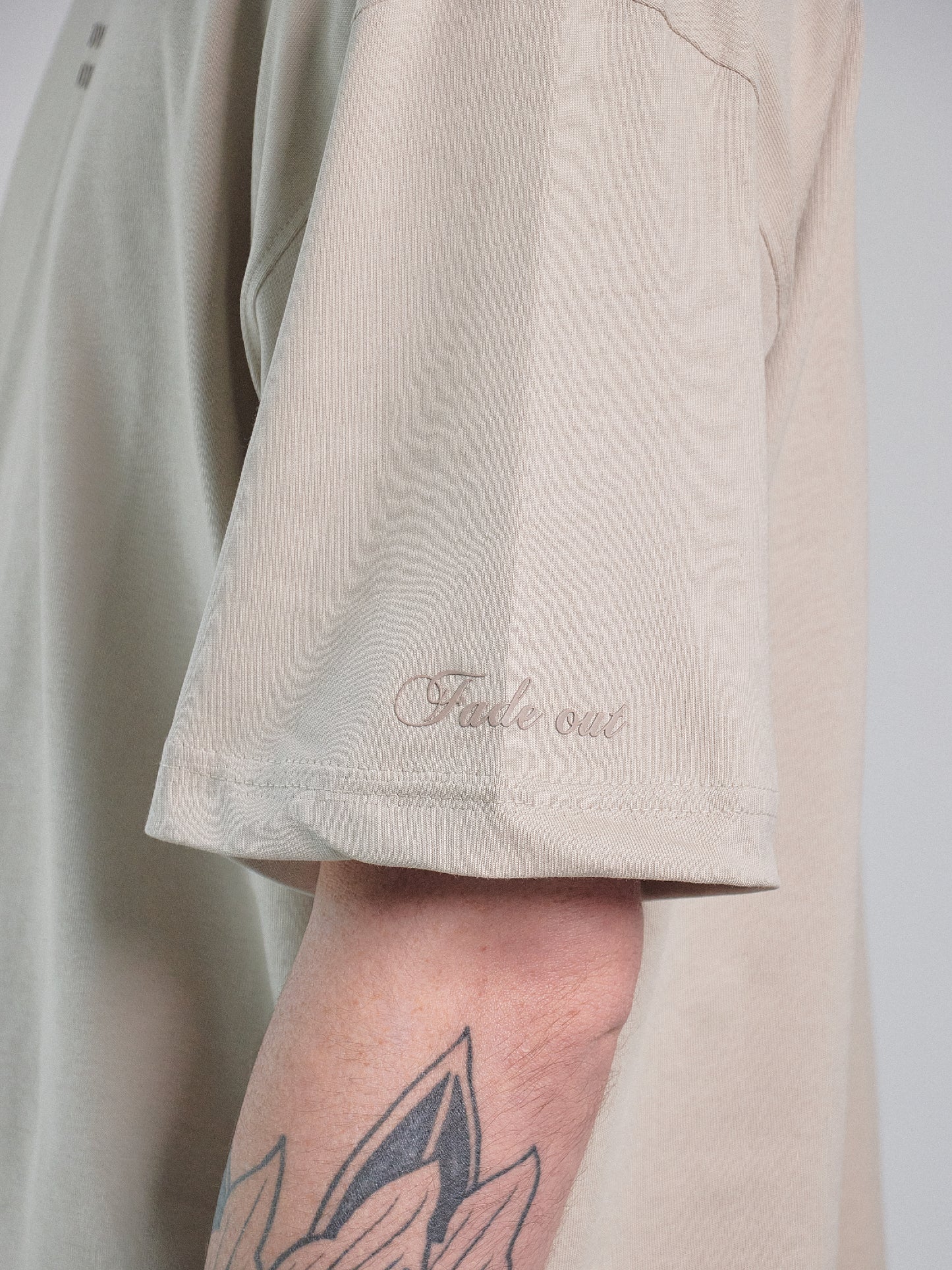 BOXY FIT FADE OUT - BEIGE